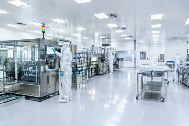 Cleanroom Manufacturing Line With Operators